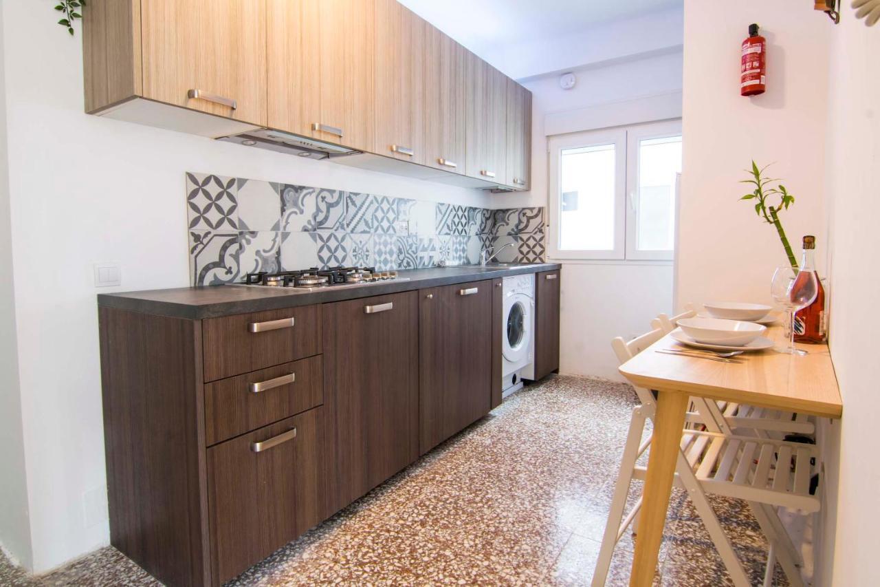 P&P Apartaments Arapiles Malaga Bagian luar foto