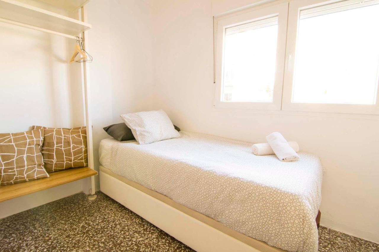 P&P Apartaments Arapiles Malaga Bagian luar foto