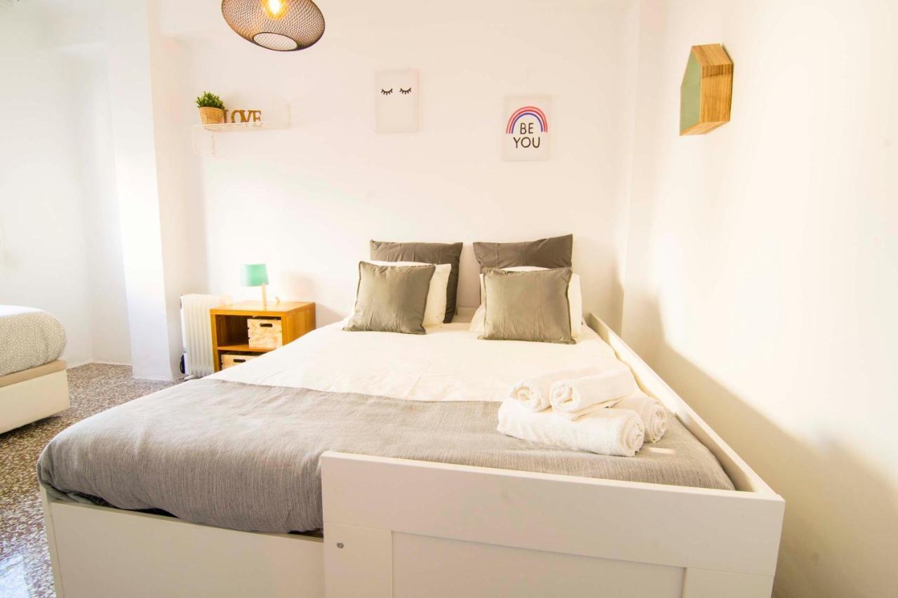 P&P Apartaments Arapiles Malaga Bagian luar foto