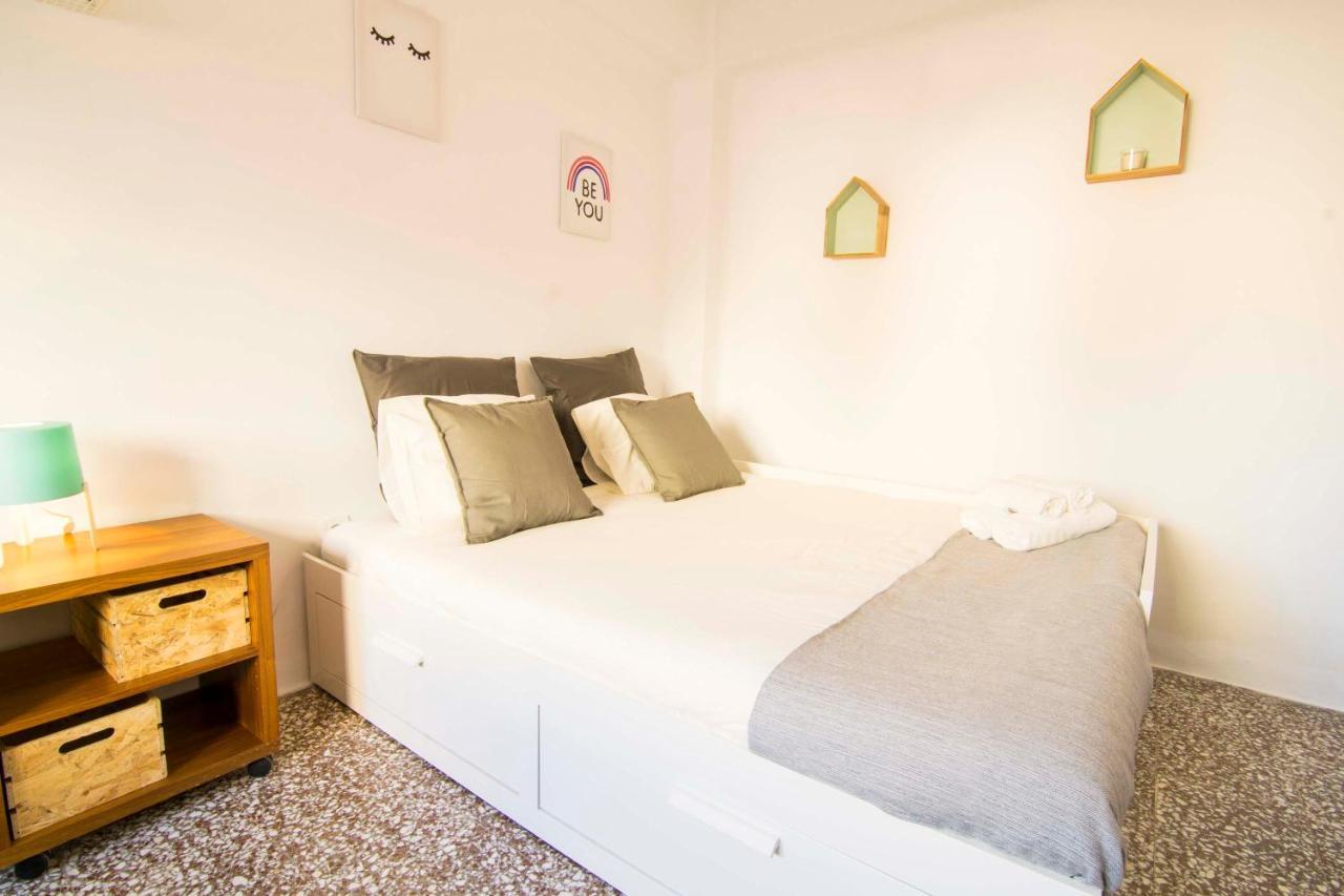 P&P Apartaments Arapiles Malaga Bagian luar foto