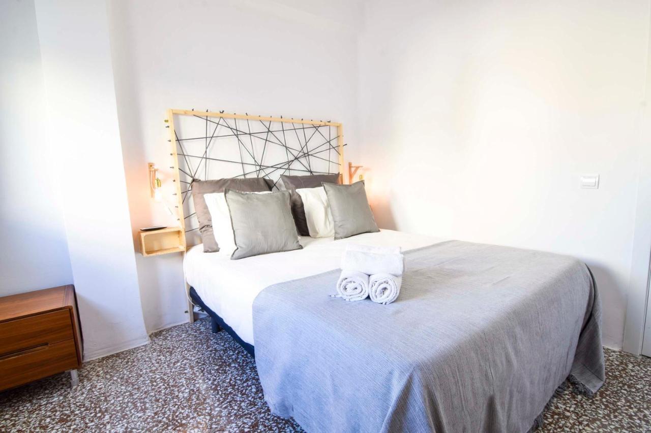 P&P Apartaments Arapiles Malaga Bagian luar foto