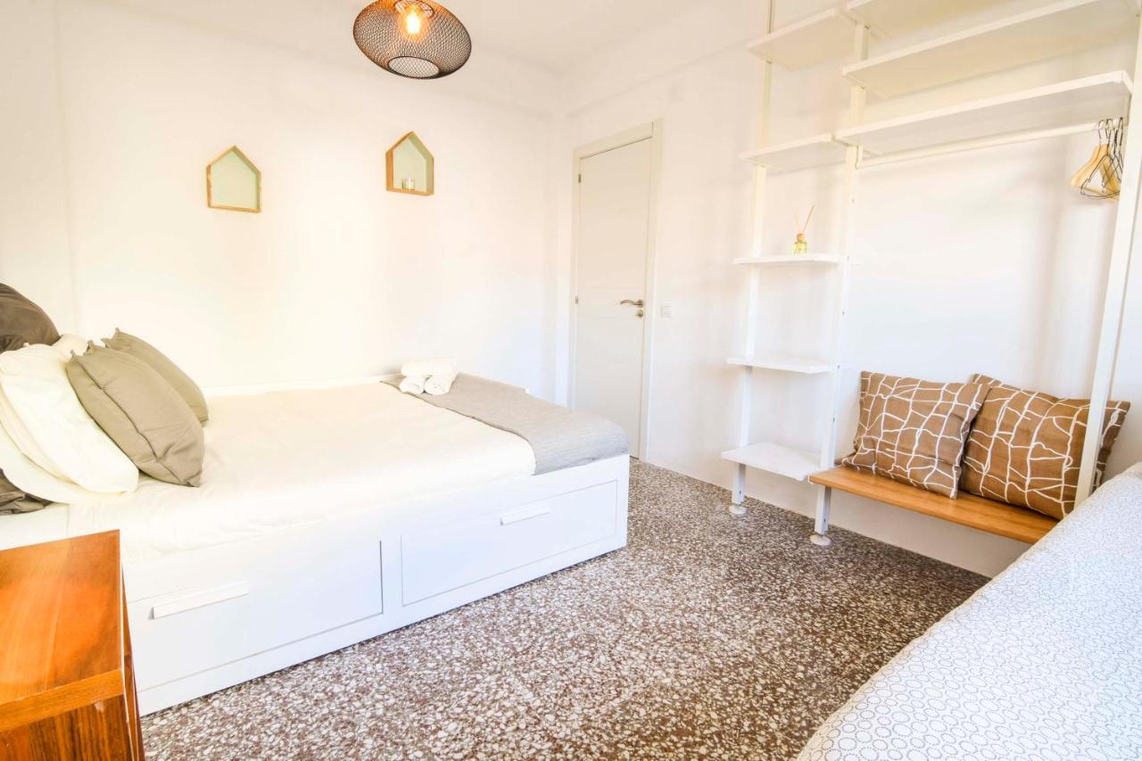 P&P Apartaments Arapiles Malaga Bagian luar foto
